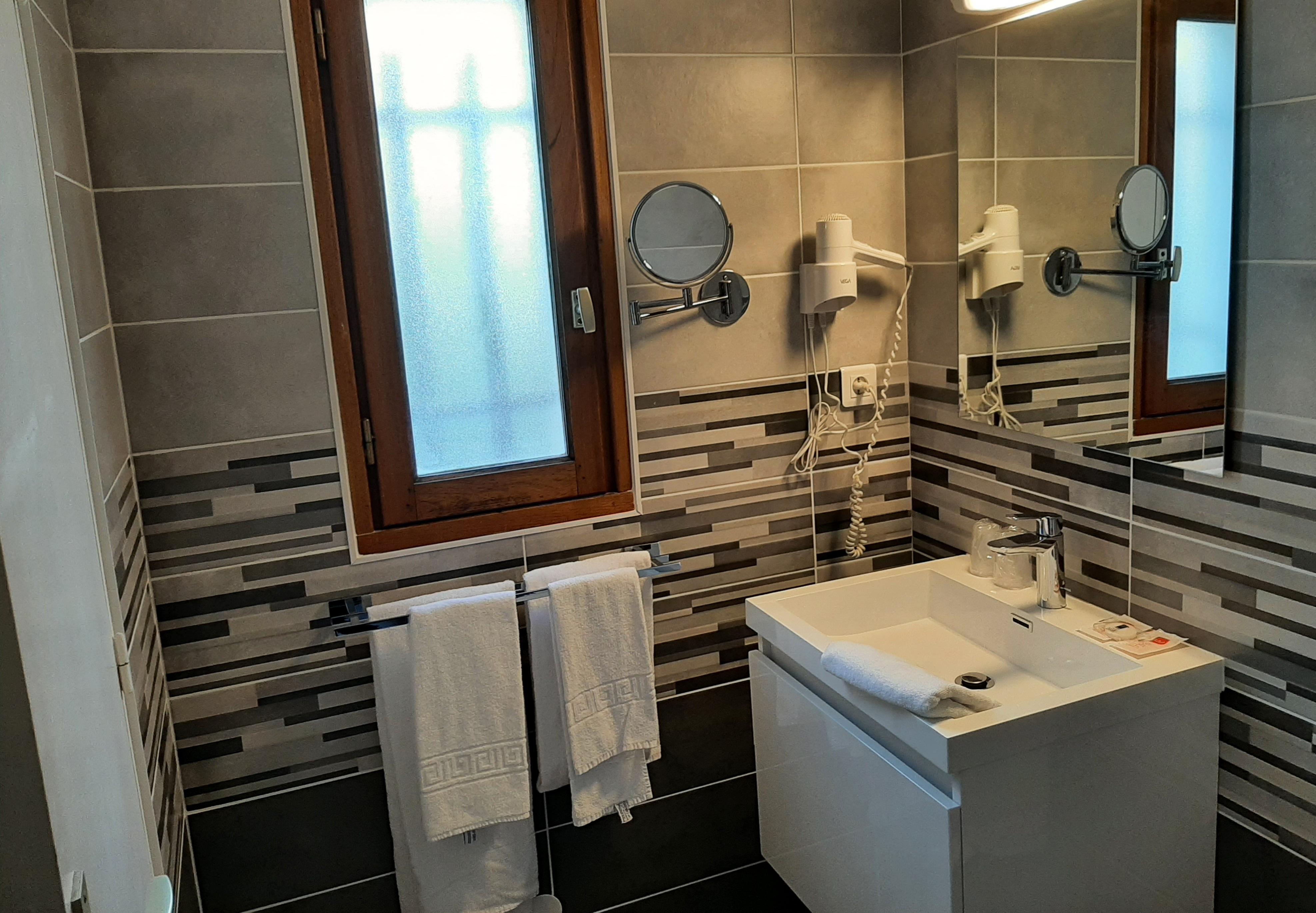 Hotel Sure By Western Saintes