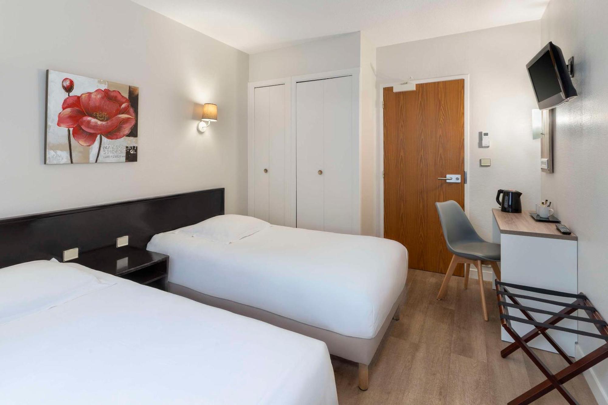 Hotel Sure By Western 3*
